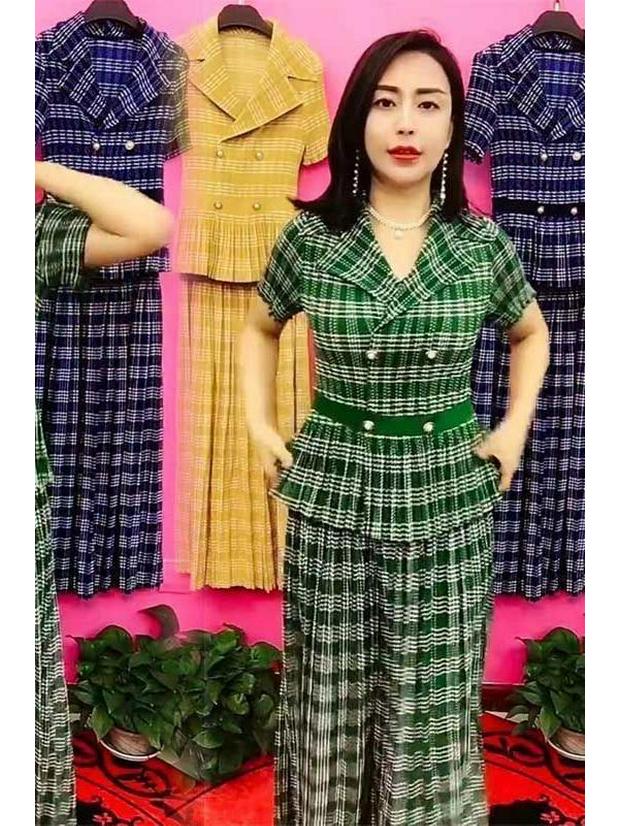 Женский летний клетчатый костюм 2025: Свободный, Стройнящий, Молодящий комплект-двойка с темпераментным топом и брюками широкого кроя.