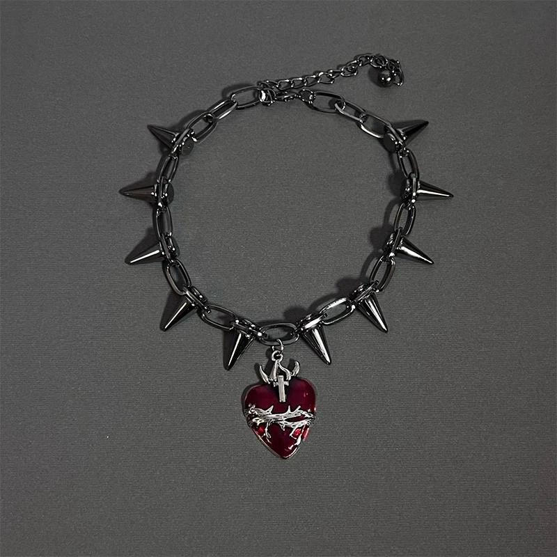 Y2K Heart Rivet Necklace Gothic Punk Style Heart Pendant Necklace for Men Women Exaggerate Jewelry Accessories Gifts