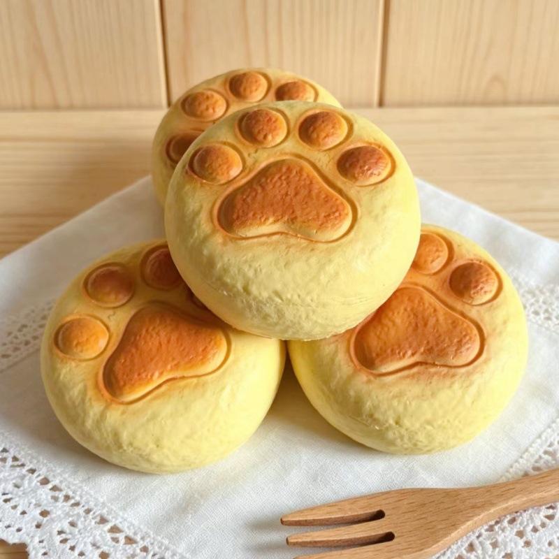 Cat Paw Stress Relief Toy Slow Rebound Realistic Bread Texture Soft Squishy Fidget Toy for Adults Kids Christmas Gift Use