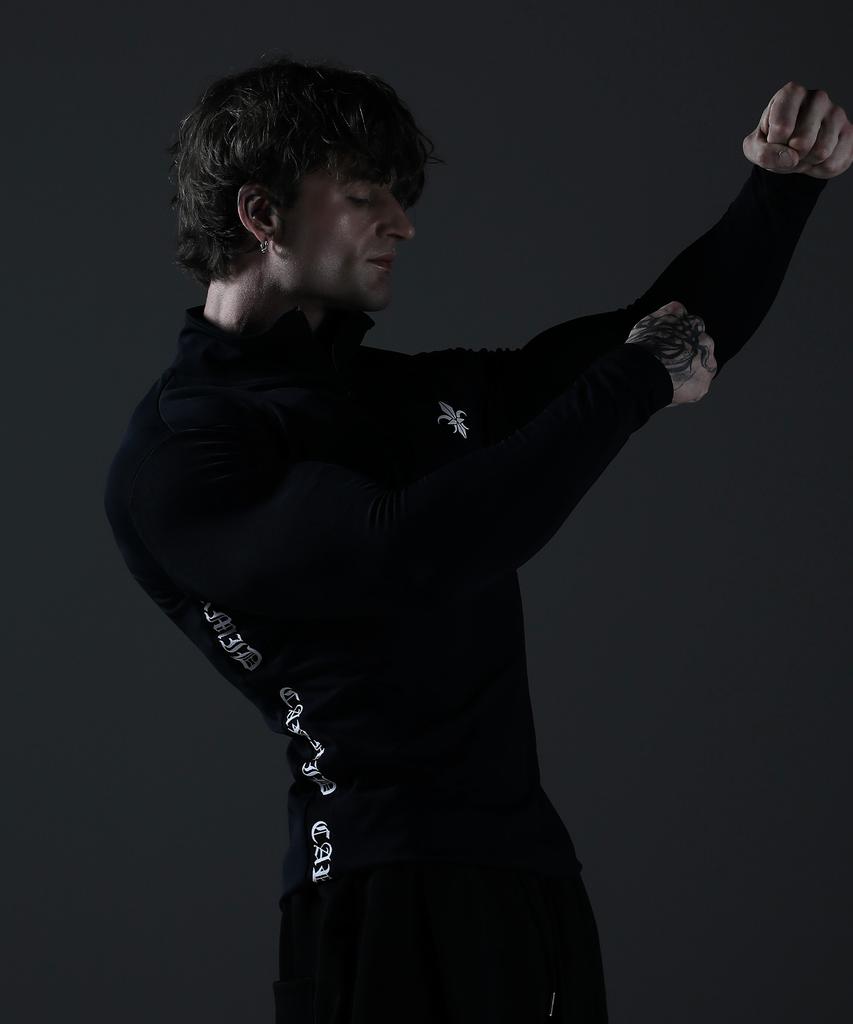 CARMID Compression Noble Banding Lettering Half-Zip Long Sleeve [Black]