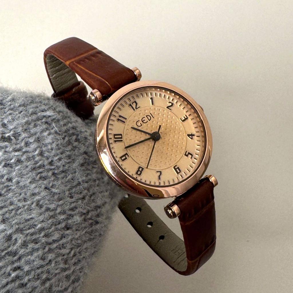 Small And Exquisite Women'S Watch, Luxurious, Vintage, And Simple Design With A Small Dial, New Model Wristwatch.