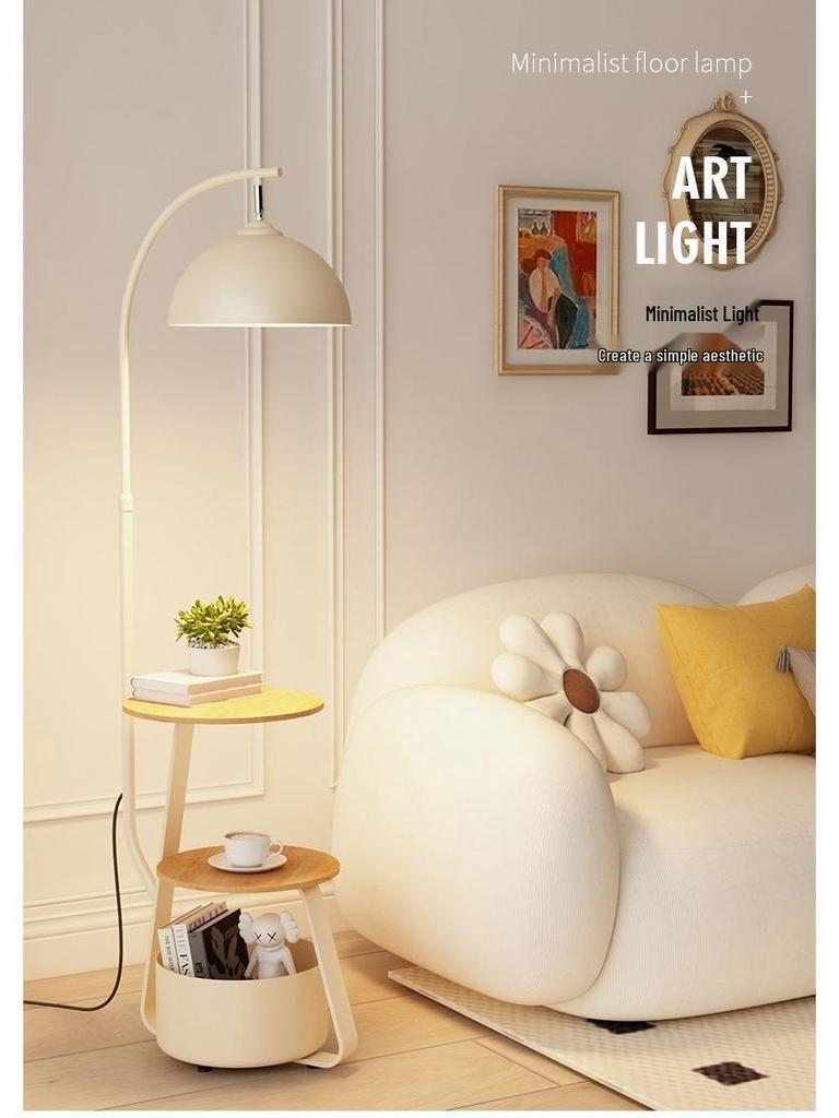 Напольный светильник в античном стиле со стеллажом для хранения и журнальным столиком для гостиной или спальни