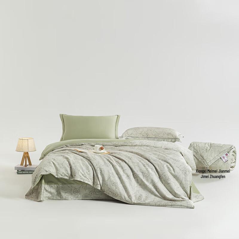 Muji 100-Count Luxury Mulberry Silk Summer Quilt