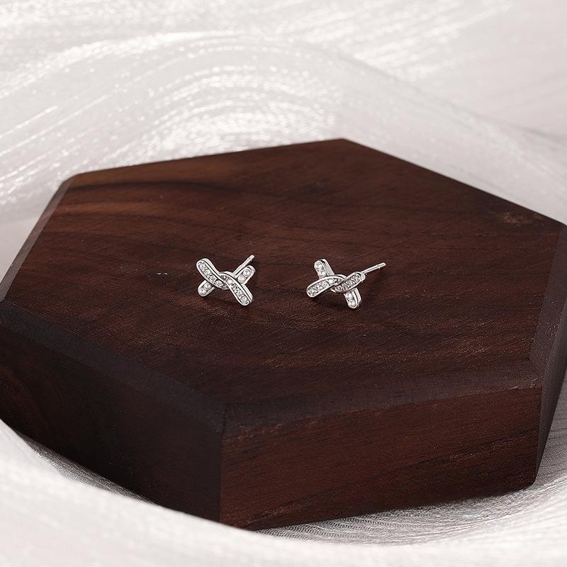 Изысканные серьги-крестики для женщин с бриллиантами и легкими роскошными серьгами высокого дизайна