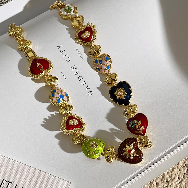 Винтажное ожерелье с резным рельефом в виде сердца любви: Элегантный цветочный аксессуар для ключицы для женщин