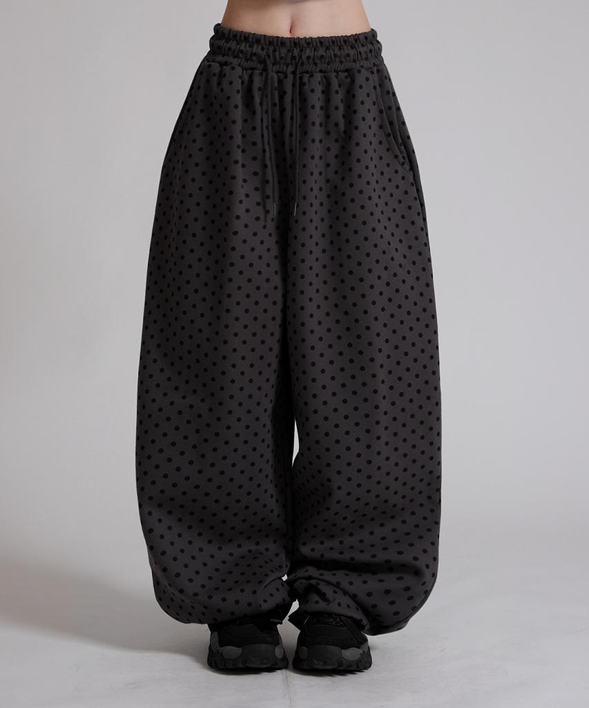 LIKE THE MOST Dot Curved Suede Wide Training Pants_Charcoal