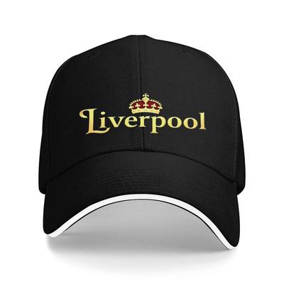 Футболка с надписью Liverpool золотыми буквами и короной. Идеально подходит для тренировок, пробежек или как бейсболка.