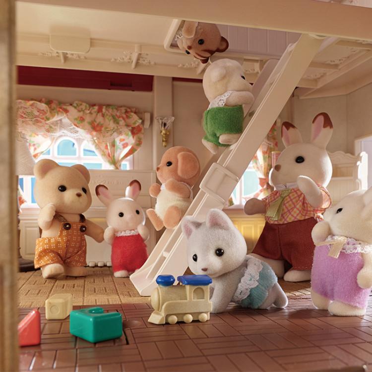 [Sylvanian] 5756 - Двухэтажный дом с красной освещенной крышей и секретным чердаком
