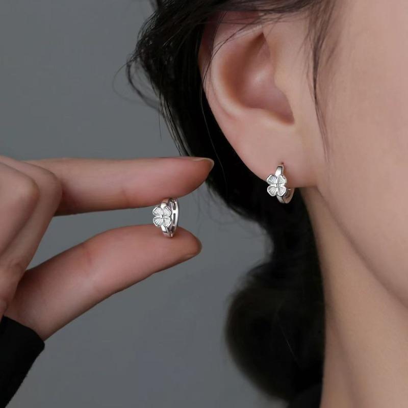 Серьги-гвоздики в стиле luxury-lite в форме цветка для женщин, простые и универсальные аксессуары для ушей, маленькие серьги