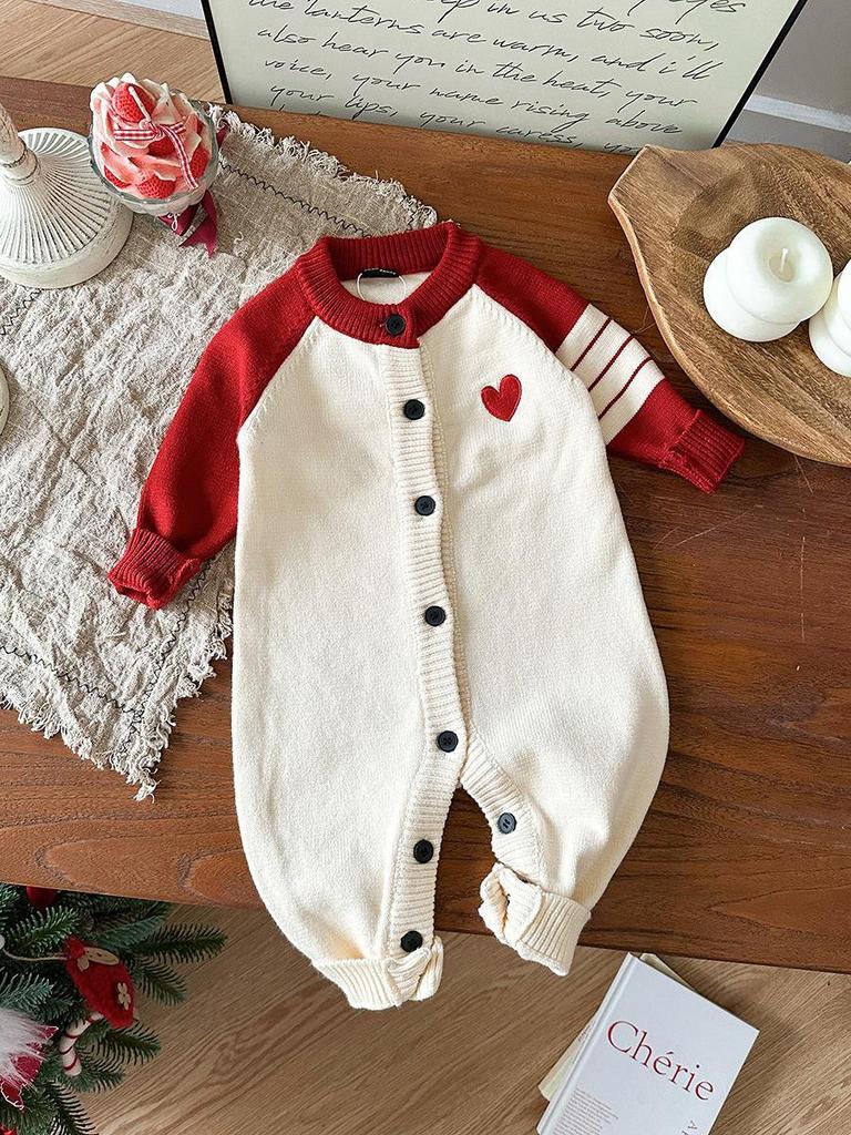 Вязаный кардиган для всей семьи осень 2025 г.: Контрастные цветные полосы и дизайн с любовью для трио родителей и детей