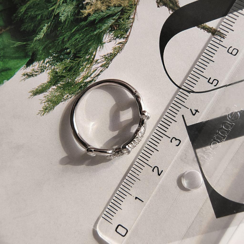 Серебряное кольцо с фианитами, вес изделия 3,66 гр (2207450)