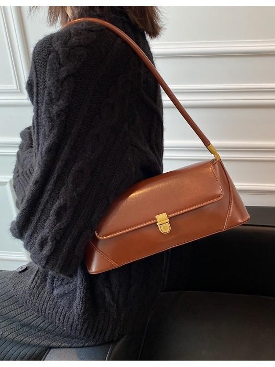 French Small Shoulder Bag With Pu Material And Chain Detail For Urban Daily Use