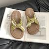 Лето 2025 новая мода повседневная дерьмовое ощущение верхняя одежда жемчужный пляж женские крутые тапочки маффин однословные шлепанцы фея