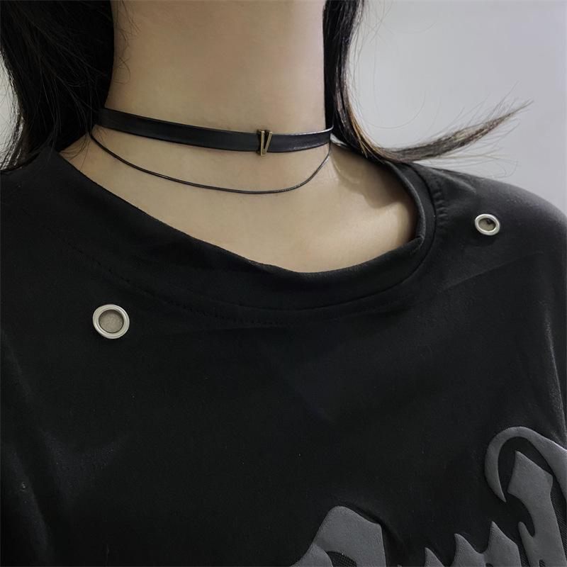 Черное кожаное ожерелье из веревки с короткой двухслойной цепочкой и воротником-секеткой, простая цепочка на ключицу, ювелирное изделие для женщин