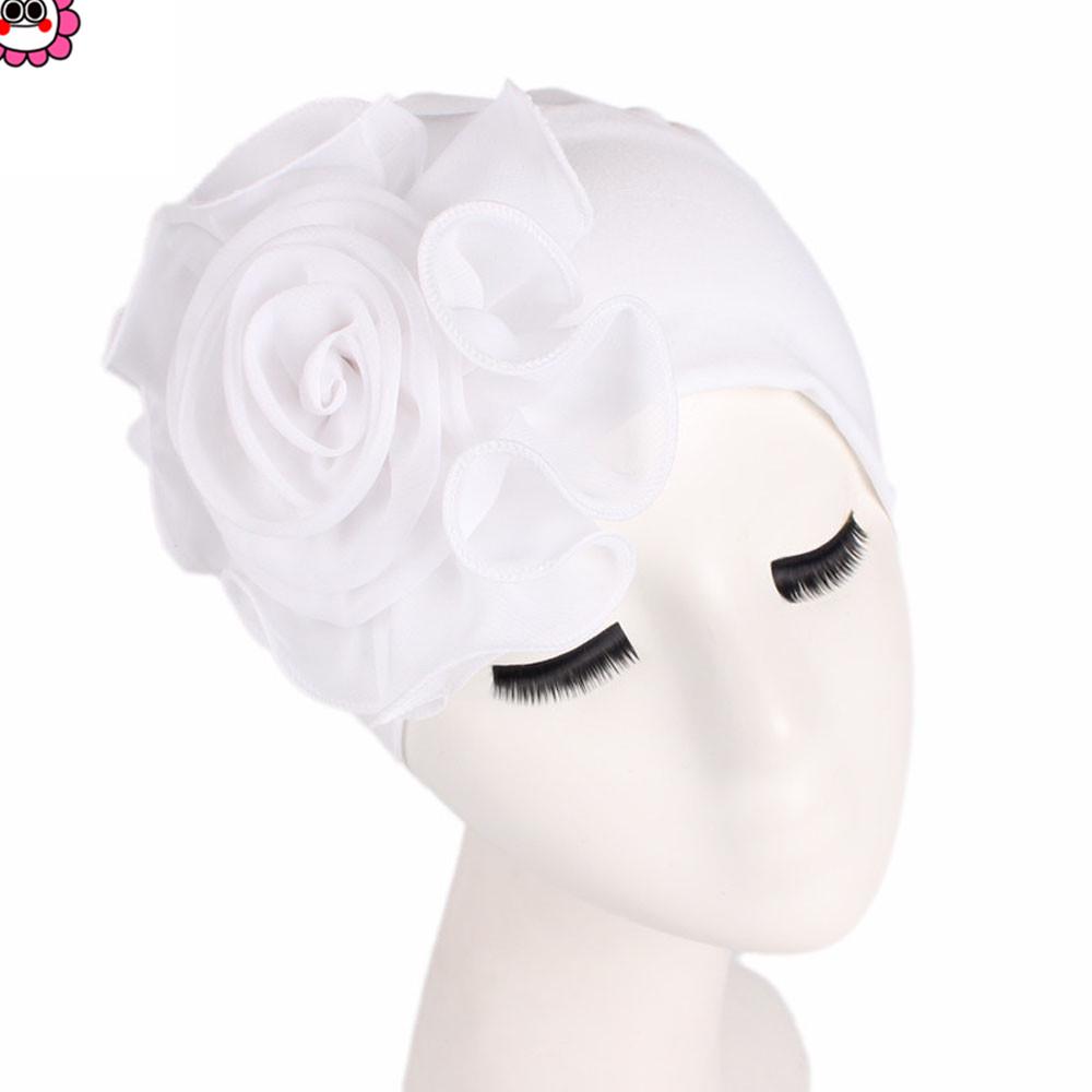 Шапка с макси-цветком