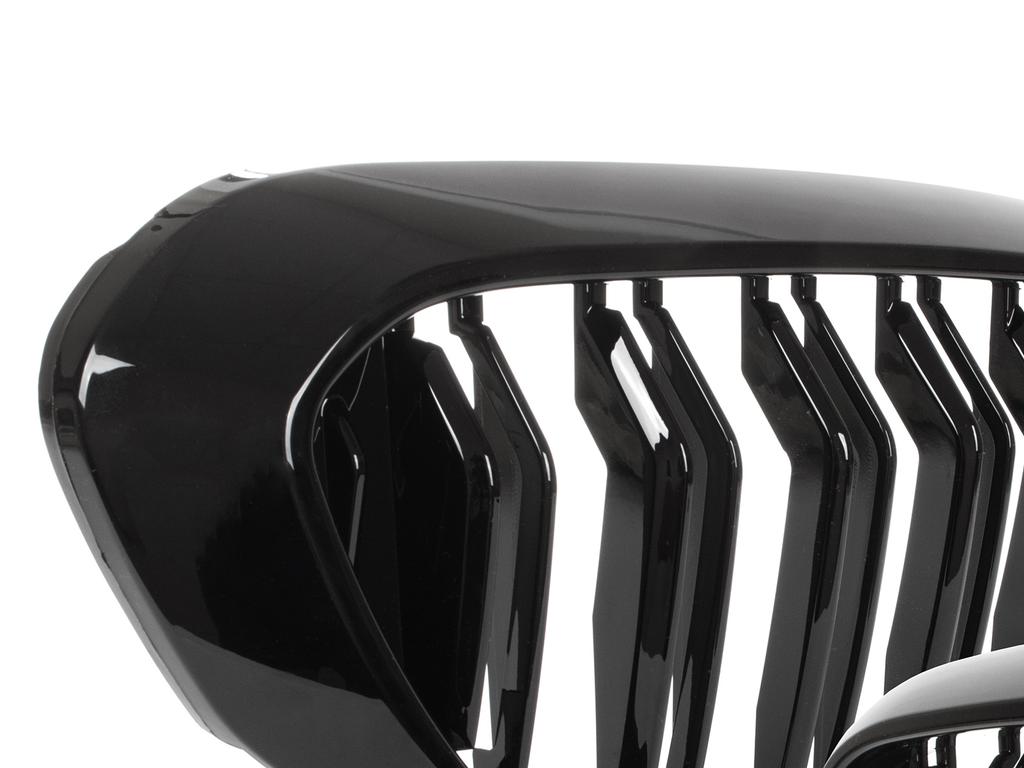 BMW 5 G30 / G31 2017- Kidney Grilles Between Headlights, Left + Right Set, Black Glossy Double Bar