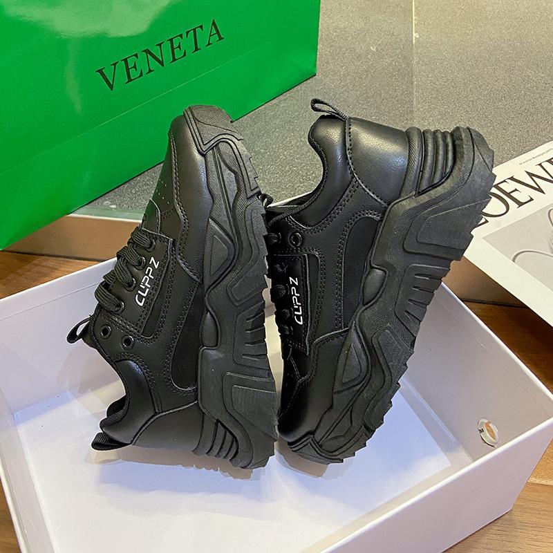 Спортивная обувь цвета конфет. Повседневная и универсальная модная и трендовая обувь.