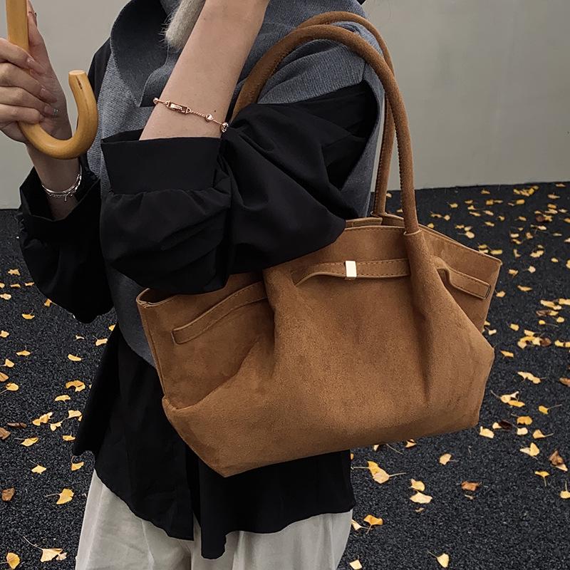 Women's Suede Pleated Tote Bag - Large Capacity, Retro Korean Style Shoulder Handbag for Autumn/Winter 2025