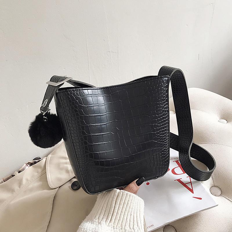 Женская сумка Crossbody из искусственной кожи, с подвеской-помпоном