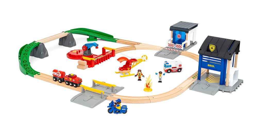 BRIO WORLD Набор «Спасательная команда» 36025 [44 детали] для детей от 3 лет (Игрушечный электрический поезд с деревянными рельсами) Красный, зеленый, синий и желтый