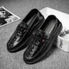 Летняя дышащая деловая повседневная обувь мягкая подошва кожаная поверхность ленивые одинарные туфли универсальные нескользящие мужские туфли 2025 мужские мокасины