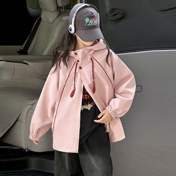 Трендовая ветровка для девочек 2025 - Стильная осенне-зимняя верхняя одежда для учениц средней школы