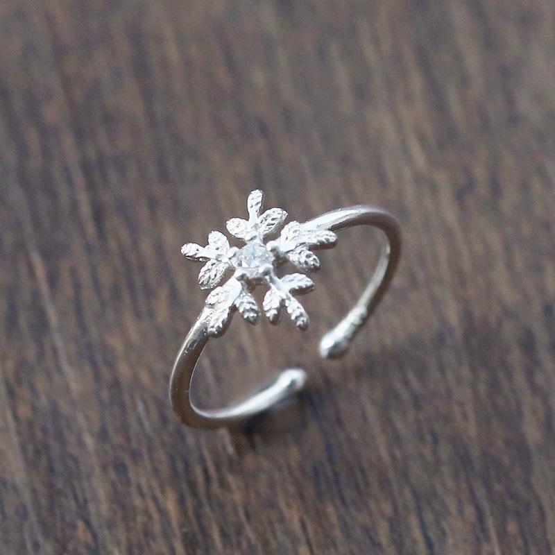 Shiyuan Snowflake Zircon Ring: Versatile Fresh Flower Design, Perfect Christmas Jewelry Gift