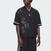 adidas Оригинальная Черная Унисекс Футболка с Принтом Звезд V-образным Вырезом Короткий Рукав KC3569