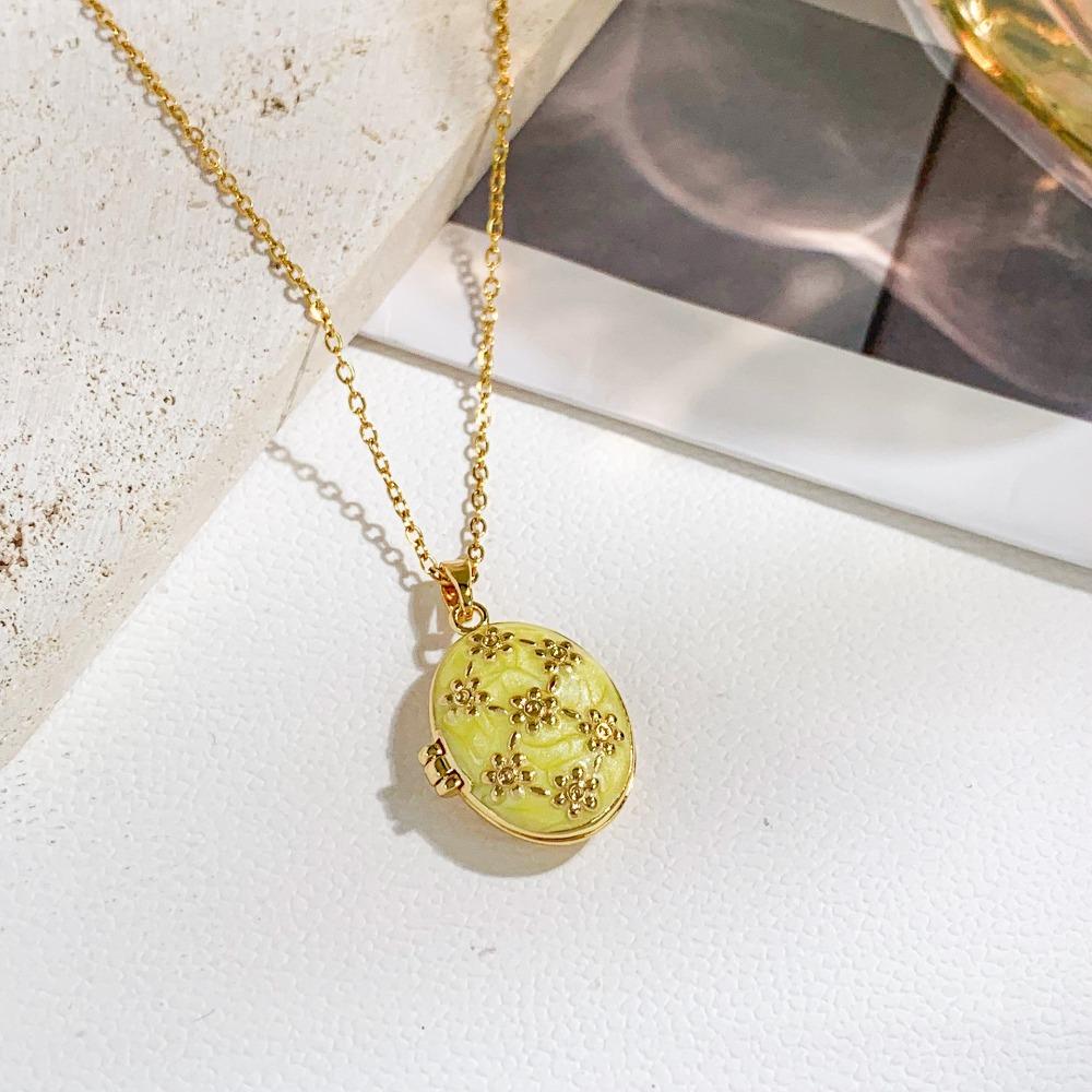 Opening and Closing Lid Photo Locket Pendant Necklace Sweater Shirt Accessories