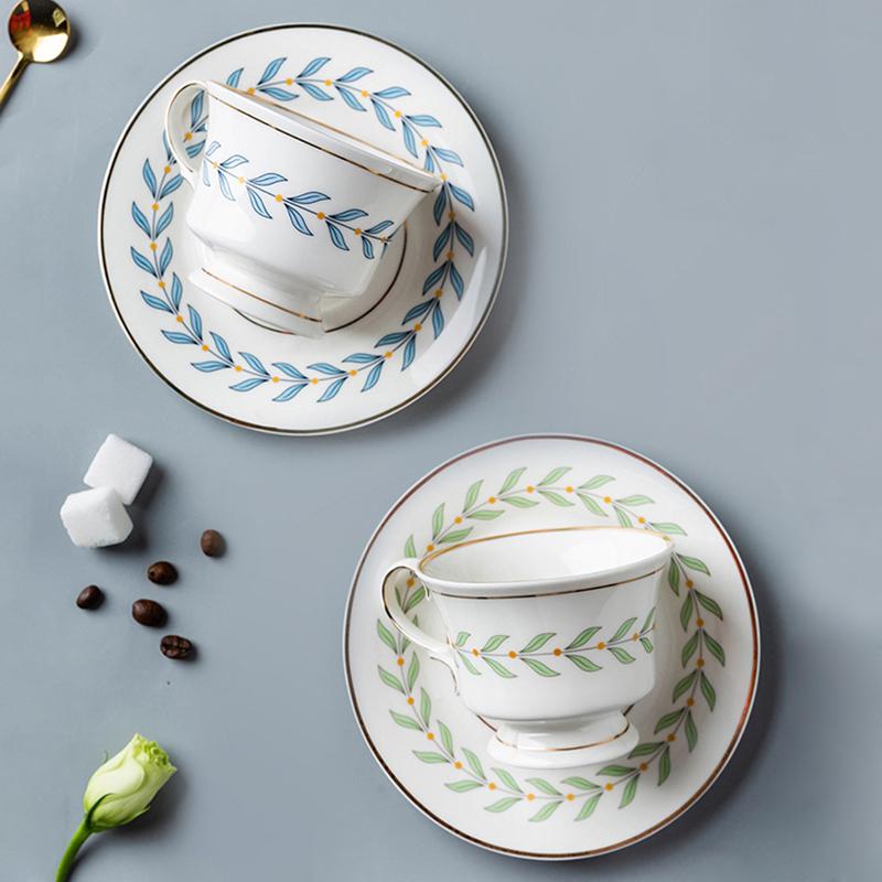 Набор кофейных чашек из костяного фарфора, керамическая кружка, золотая отделка, чашка для британского послеобеденного чая, набор чашек эспрессо с блюдцами, праздничный подарок на день рождения