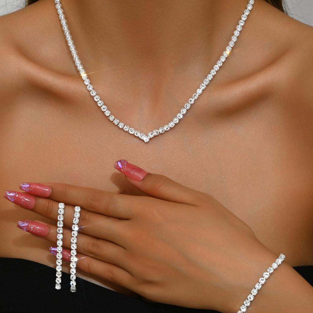 Нишевая индивидуальность Высококлассный стиль Универсальное колье-когтистая цепочка Серьги-пусеты Браслет Набор из трех/четырех предметов