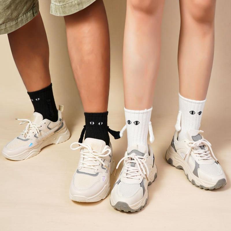 1 пара модных носков, забавные, креативные, с магнитным притяжением, руки, черно-белые мультяшные глаза, пара носков, рука об руку