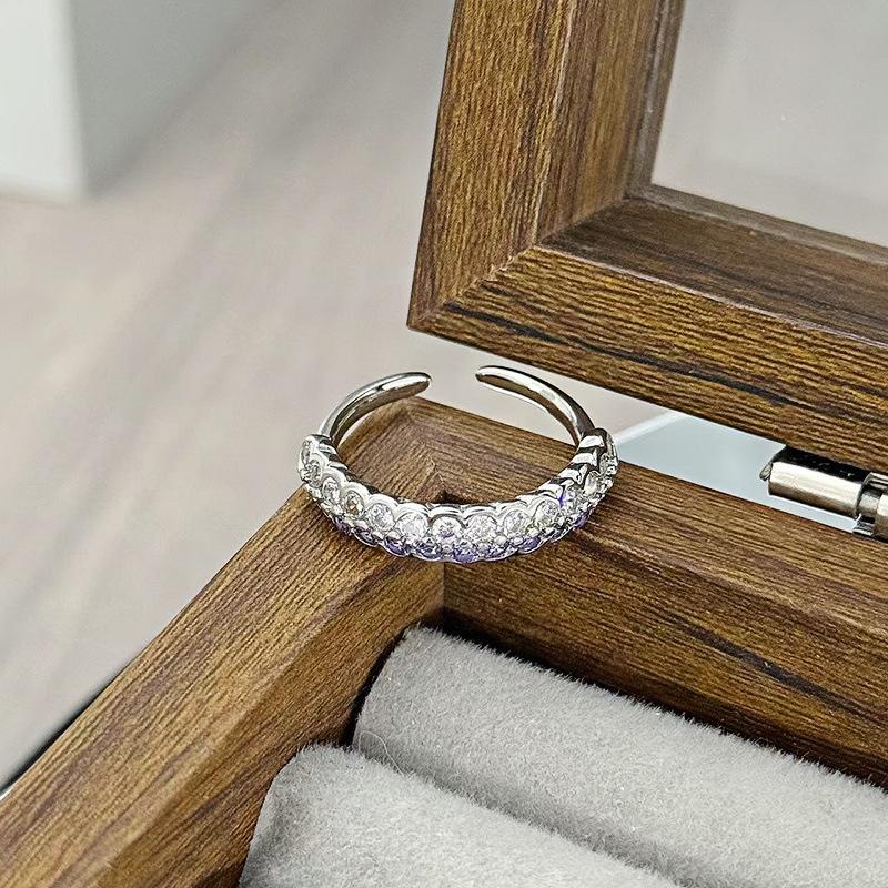 Изысканное Супер Вспышка Ряд Бриллиантов Zir*****Pen Кольцо-Подсветка Роскошная Нишевая Высокий Уровень Моды Кольцо на Указательный Палец для Поездок Персонализированное Кольцо