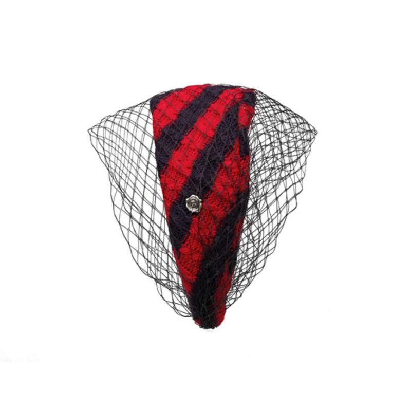 Коричневая шляпка Жоли - Красный крючок