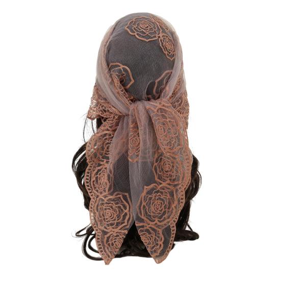 Платок на голову квадратный шарф с кружевной вышивкой розовые элементы мягкая ткань кружево головной убор акцент одежды