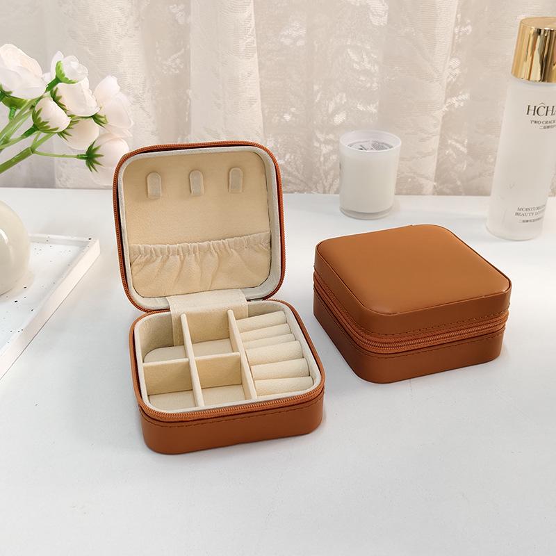 Компактный дорожный футляр для ювелирных изделий: Мини-хранилище для серег, ожерелий, колец