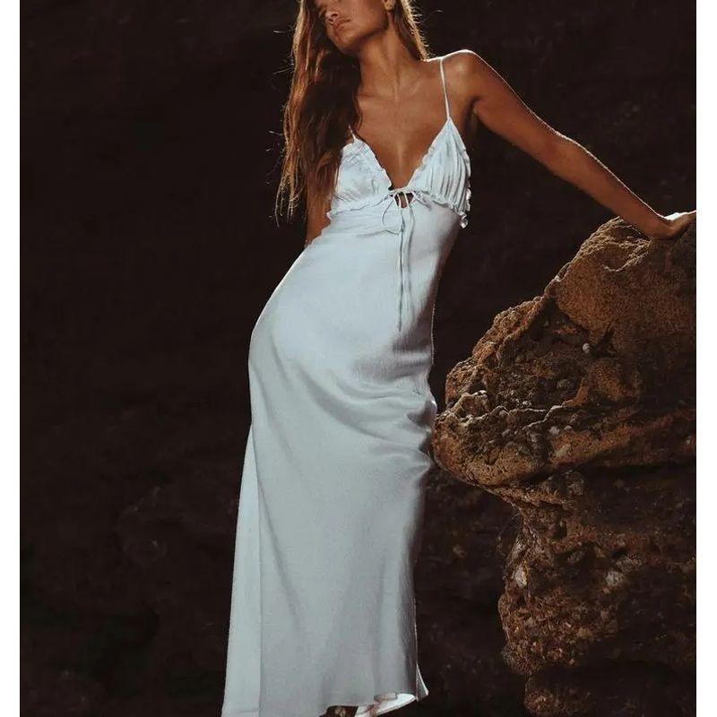 Весна Новый Модный Стиль Сексуальный Топ на Бретелях V-образный вырез Ламинированная Отделка Текстура Шелкового Сатина Платье 2341371