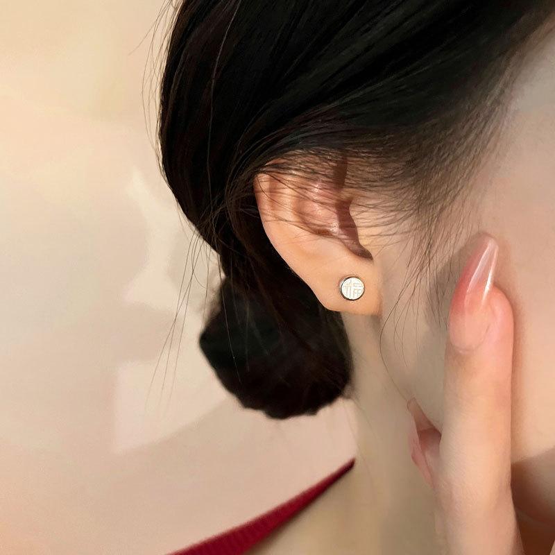 Изысканные серьги с маленькими винтовыми пряжками в виде персонажа Фу для женщин, легкие роскошные серьги для знаков зодиака, серьги-гвоздики для ушных косточек