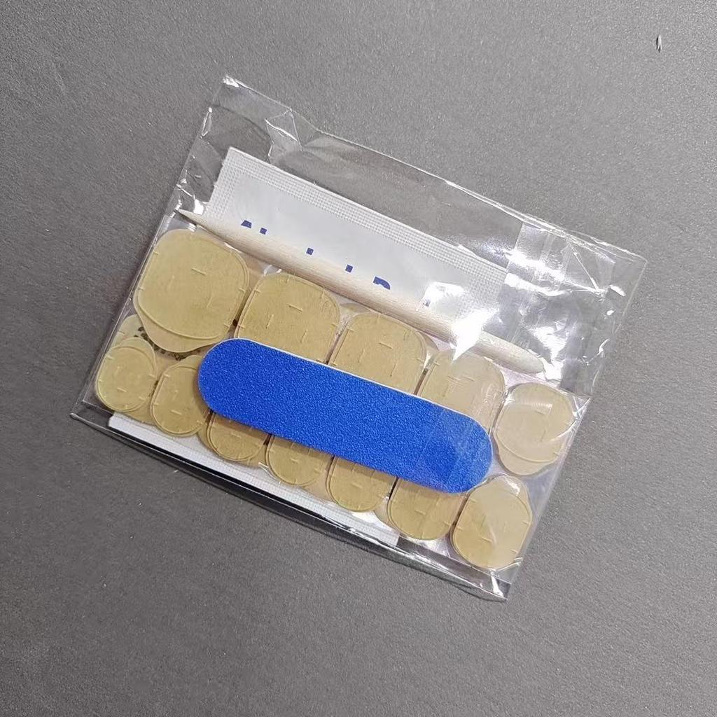 Носимый набор для ногтей: Желейные наклейки с двухсторонней пилочкой для ногтей и палочкой для удаления (Включая чистящий хлопок).