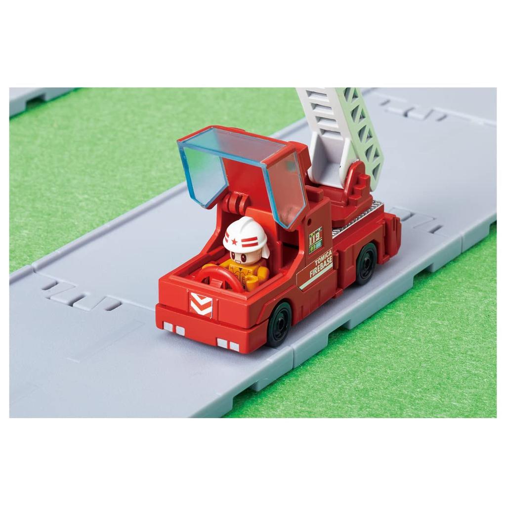 Игрушечная мини-машинка TAKARA TOMY Tomica Town Fire Rescue для детей от 3 лет. Соответствует стандартам безопасности игрушек и имеет сертификат ST Mark TOMICA "Tomica Dispatch!