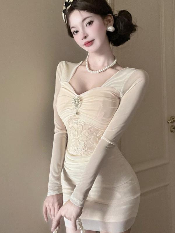 9496 Сетчатое облегающее мини-платье с низким вырезом - Стройнящий, подчеркивающий фигуру стиль