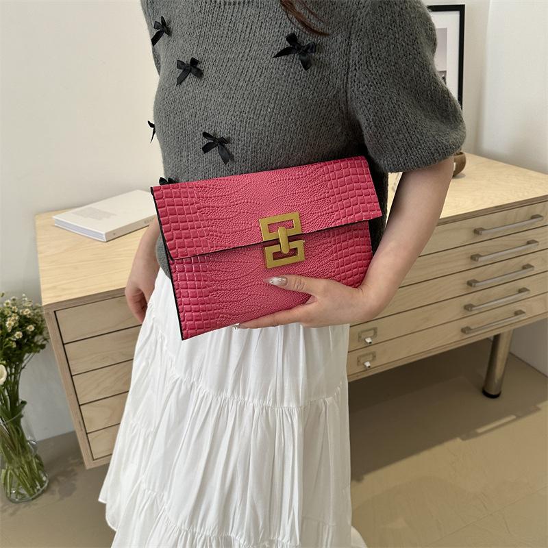 2024 летняя новая тенденция модная сумка-клатч простая иностранная сумка большой вместимости маленькая квадратная сумка простая женская маленькая сумка