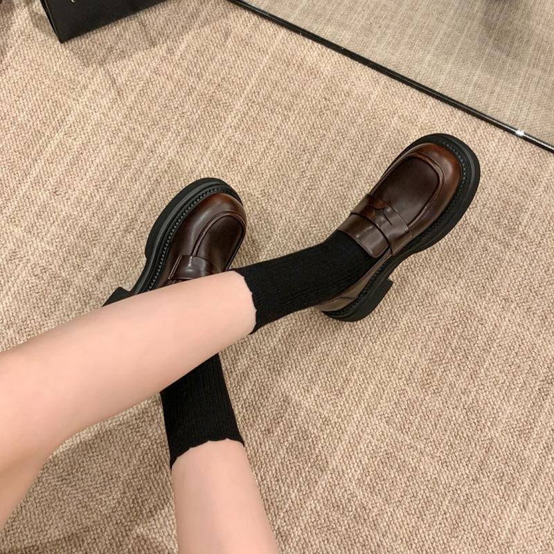 2025 изысканные маленькие кожаные туфли женские в британском стиле ретро полированные на толстой подошве ленивые лоферы женские больших размеров маленькие кожаные туфли