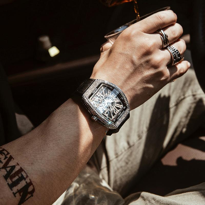 PINTIME Men's Luxury Tonneau Watch Shiny Metal CZ Case Rubber Strap Quartz Fashion Wristwatch Male Clock Relogio Gifts