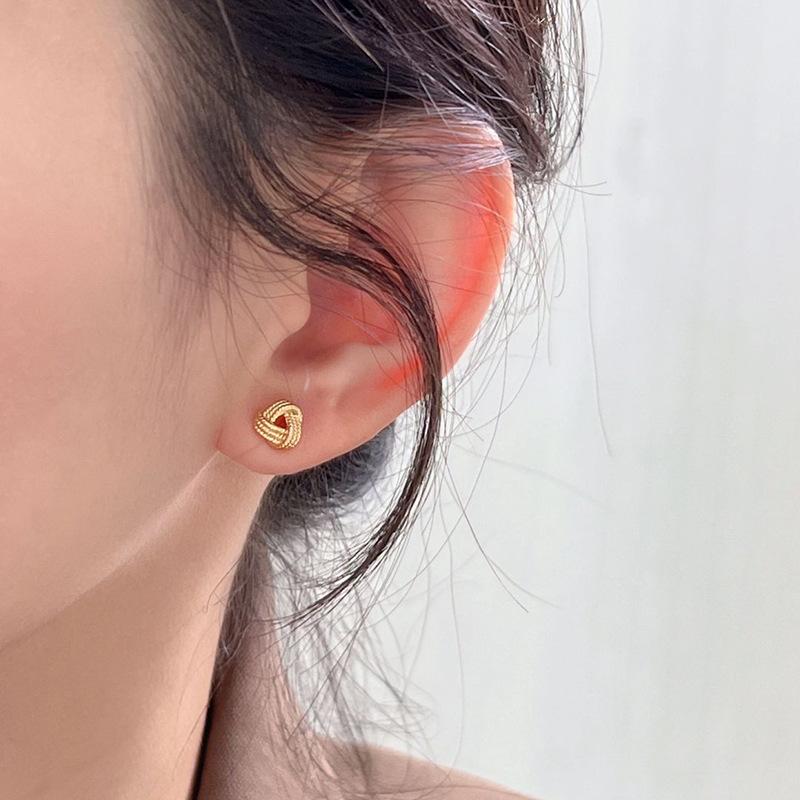 Серьги-гвоздики с завязками, женские летние серьги с металлической текстурой, треугольные серьги Ins Cold Wind Hollow Geometric