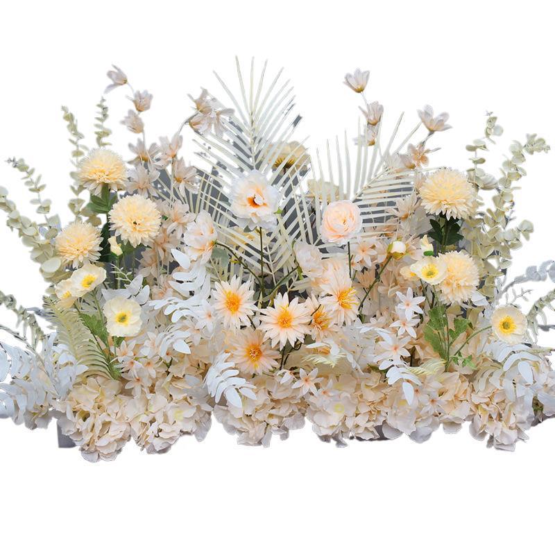 Свадебная композиция из эвкалиптового шелка: Декор прохода и сцены в горшках