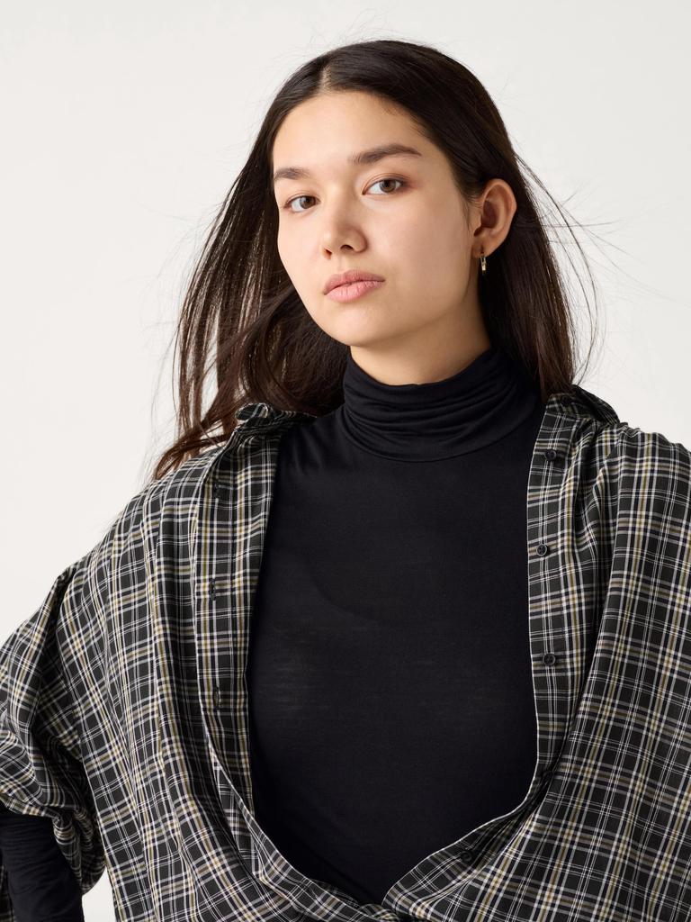 Uniqlo Футболка с высоким воротом HeaTTech Ultra LighT с длинным рукавом 