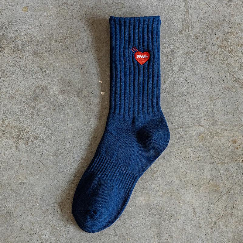 Мужские хлопковые носки до середины икры с вышивкой в виде сердца: Корейский стиль, Модный хип-хоп, Дышащий, Черно-белый для осени и зимы