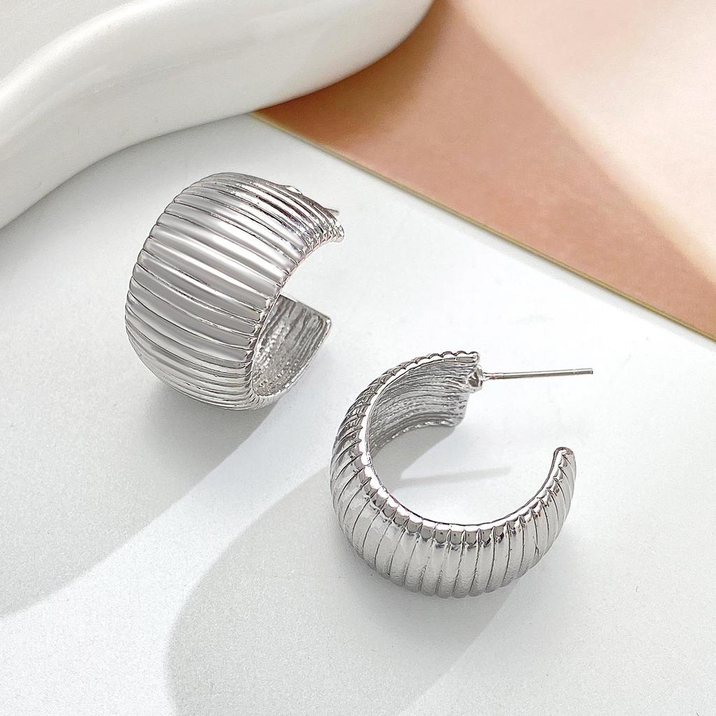 Ретро европейские и американские металлические серьги-гвоздики с холодными каффами для ушей - Простые, гладкие, высококлассная мода.