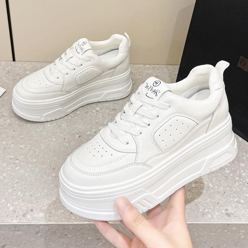 {Строго выбрано} Белые туфли на платформе, увеличивающие рост, женские кожаные новые универсальные спортивные туфли-буфы, длинные ноги, повседневная обувь